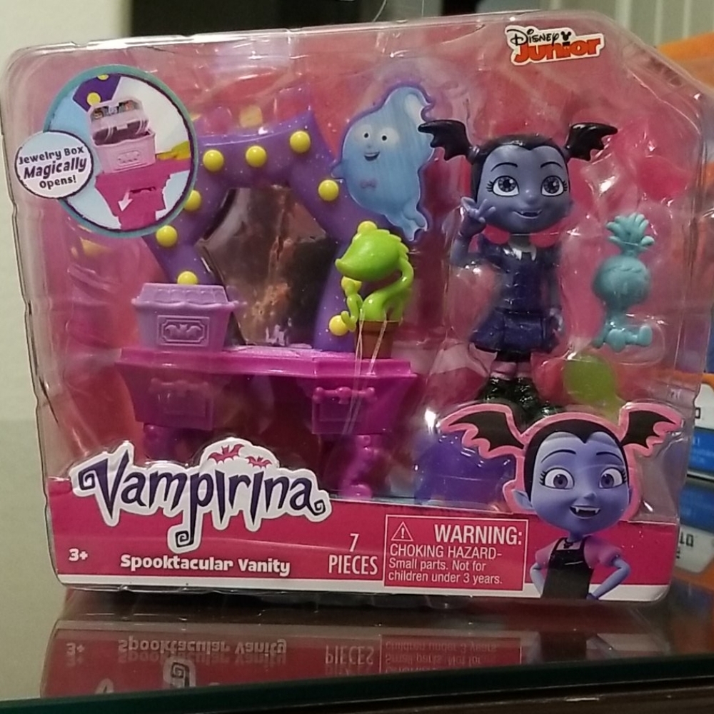 Disney Junior Vampirina Spooktacular Vanity